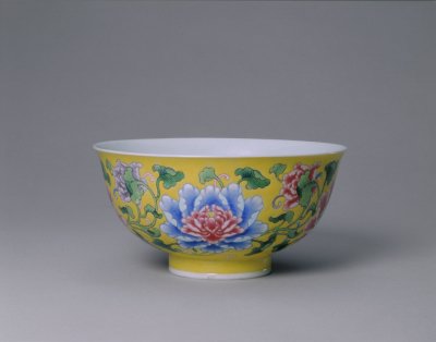 图片[1]-Yellow enamel bowl with peony pattern-China Archive